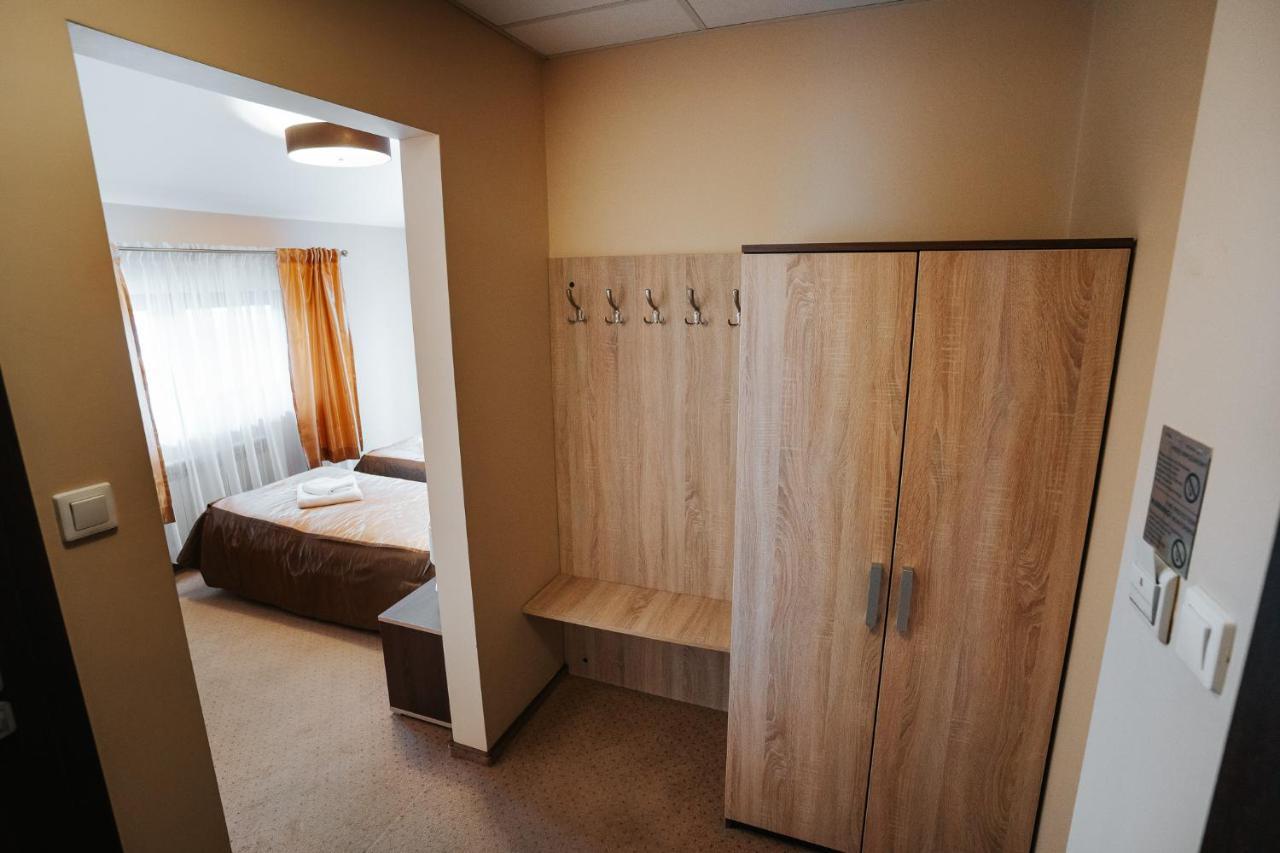 U Ojdanow Hotel Wegrow Ngoại thất bức ảnh