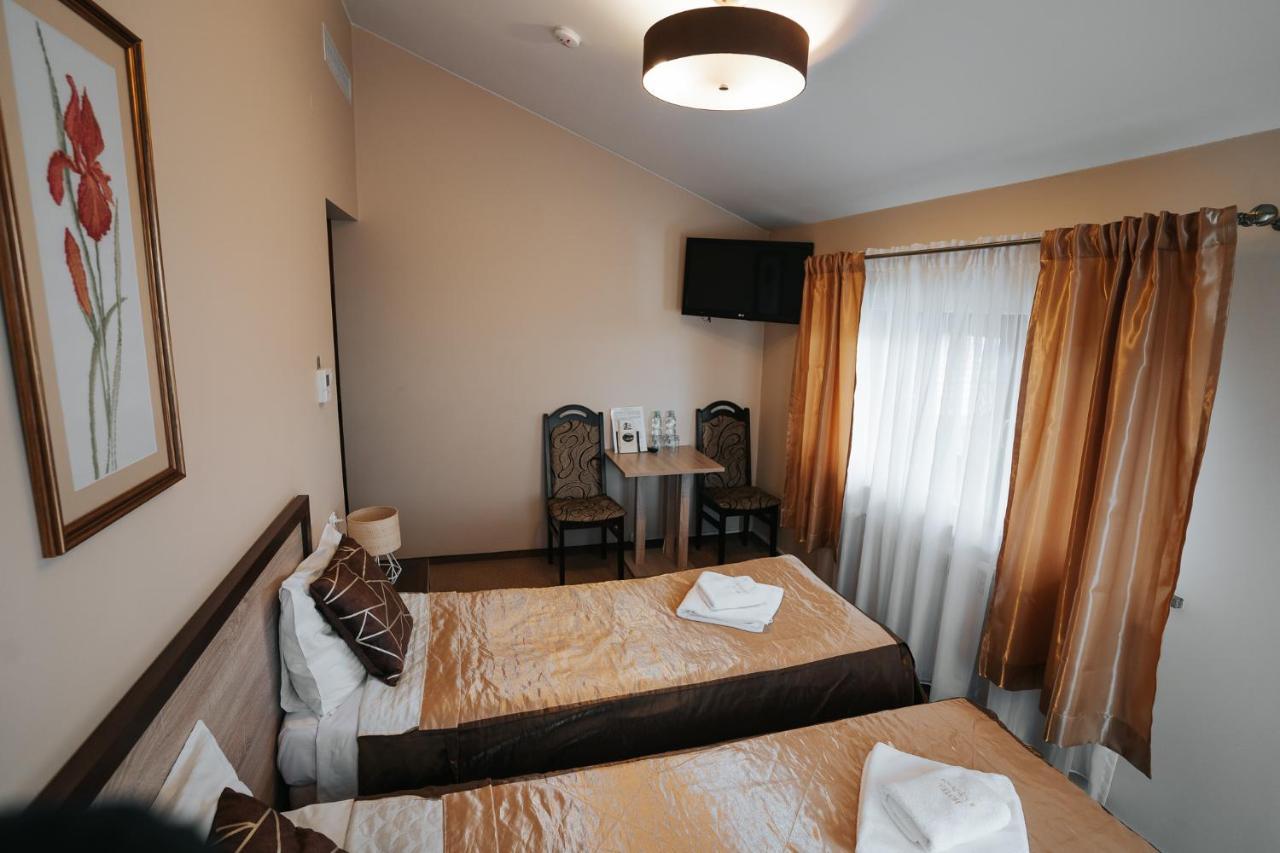 U Ojdanow Hotel Wegrow Ngoại thất bức ảnh