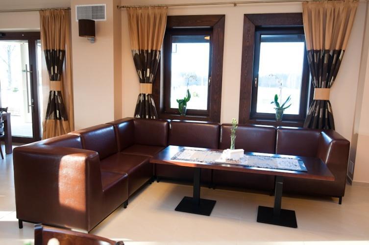 U Ojdanow Hotel Wegrow Ngoại thất bức ảnh